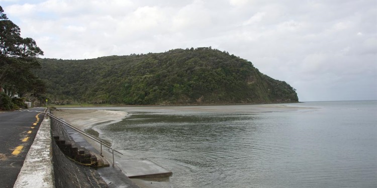 Waiwera Beach